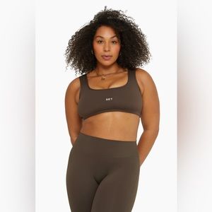 SET ACTIVE X Justine Skye Limited Edition Box Dip Bra Size M Color: Brownstone